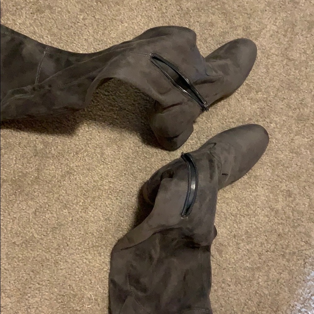 Shoes - Picture 2 of 6